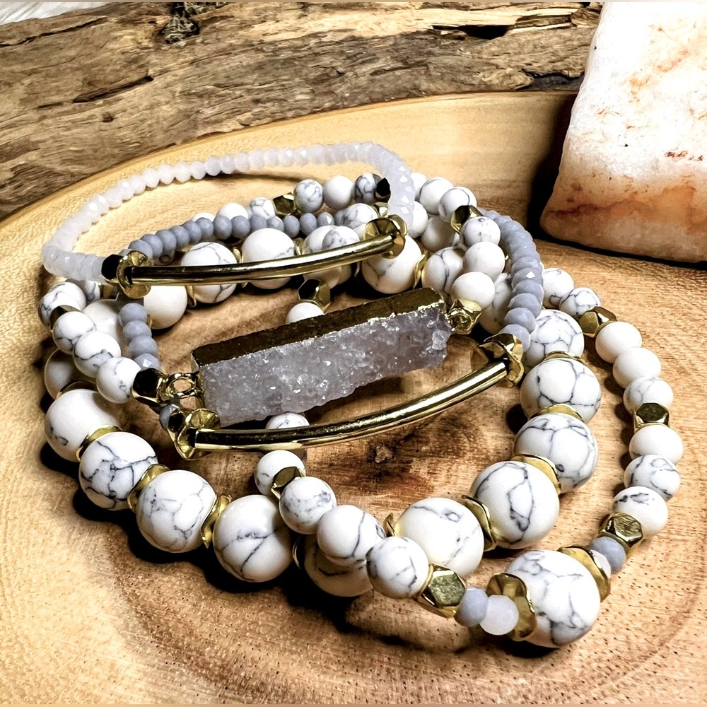 Set: Howlite -5 Stackable Bracelets And Matching … - image 4